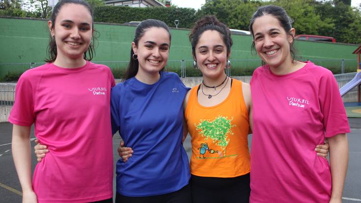 "Atera kalera, dantzara. Nahieran, baina dantzatu!"