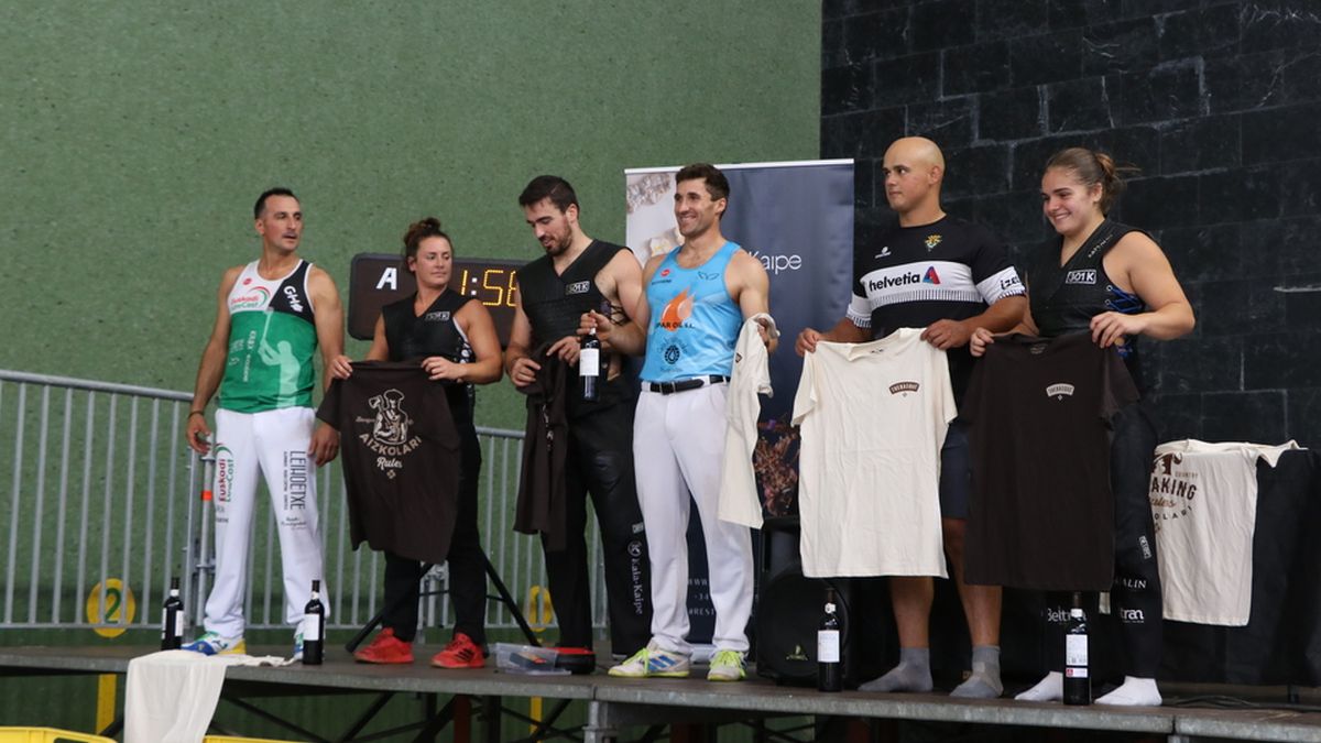 Aizkora eta harri erakustaldiak izan dira Aginagan