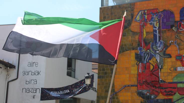 Palestinarekin bat egiteko urriaren 15eko lanuzteak eta mobilizazioak zehaztu dituzte sindikatuek