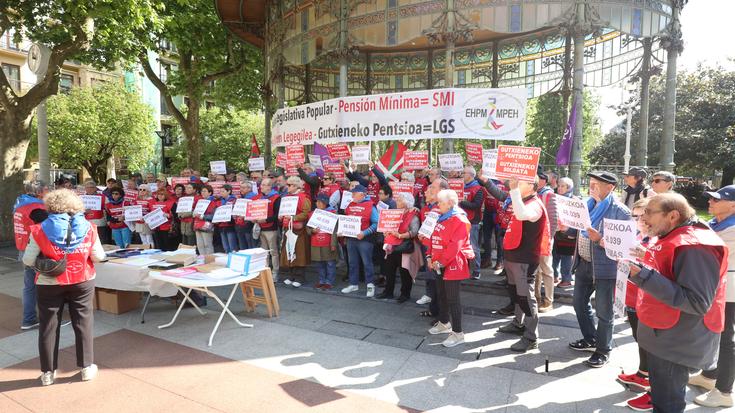 Mobilizazioak, ehunka usurbildarrek babesturiko Herri Ekimen Legegilearen alde