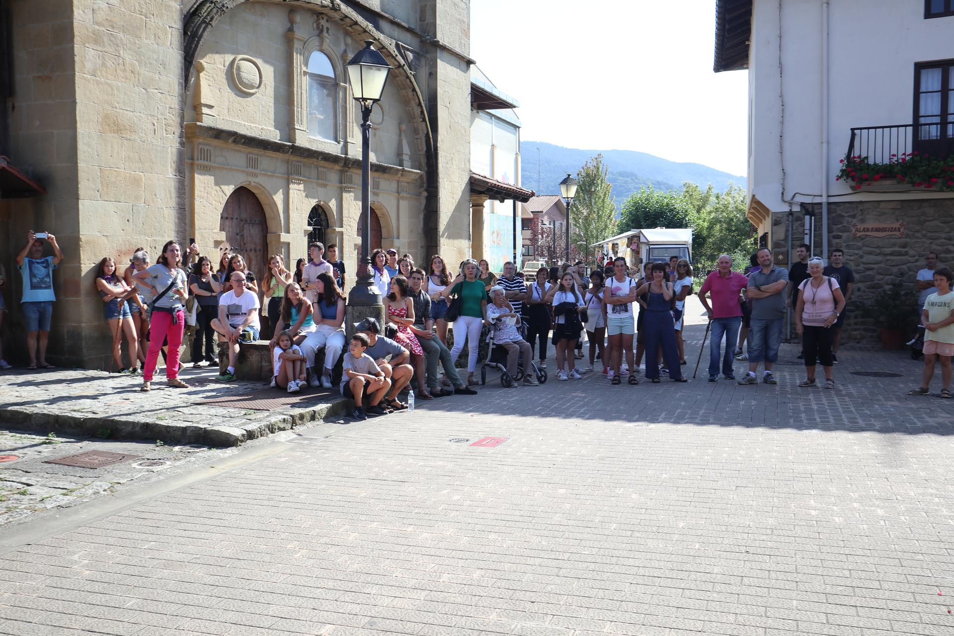 Santio Egunarekin jai egun handia dute gaur Zubietan