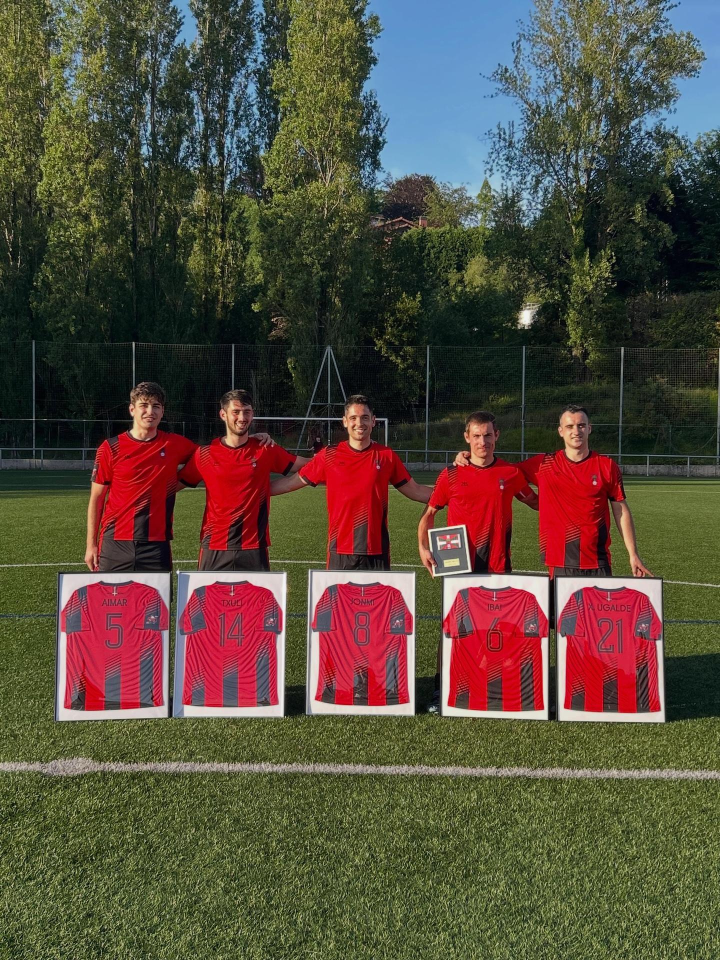 Usurbil Futbol Taldeko bost jokalarik erretiroa hartu dute
