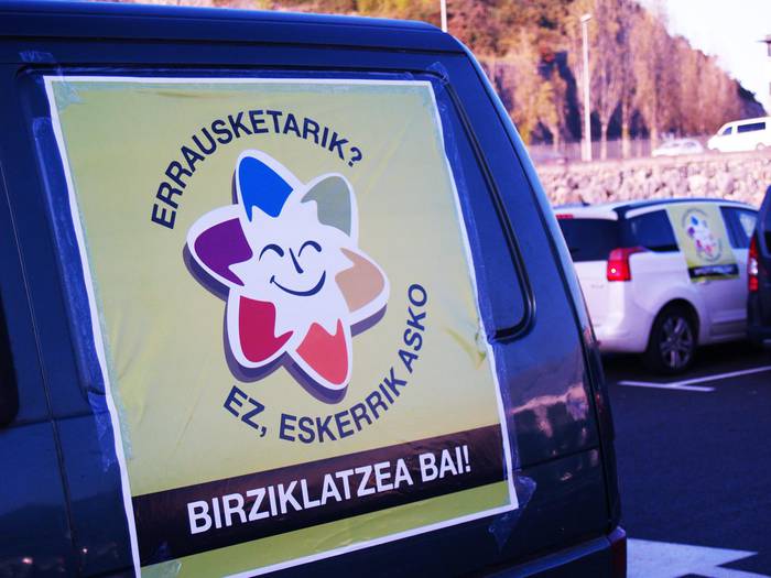 Jada 4.800 lagunek eskatu dute, EITB-k erraustegiari buruzko eztabaida eskaintzea