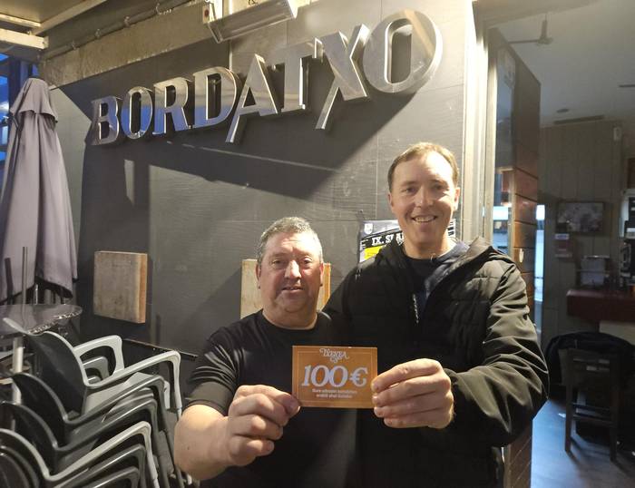 Hurbilagoren kanpainako bostetik urrezko hiru bonboi agertu dira