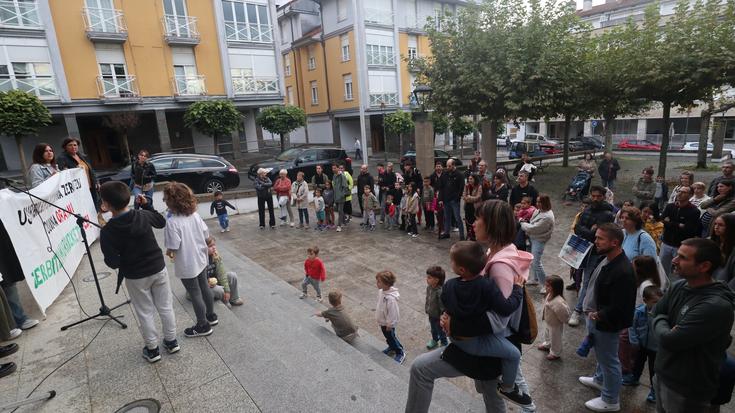"Gure osasun sistema publikoaren desegitearen bidean urrats bat gehiago da"