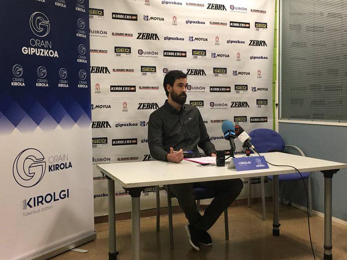Asier Zubiria Aierbek eskubaloia utziko du denboraldi amaieran