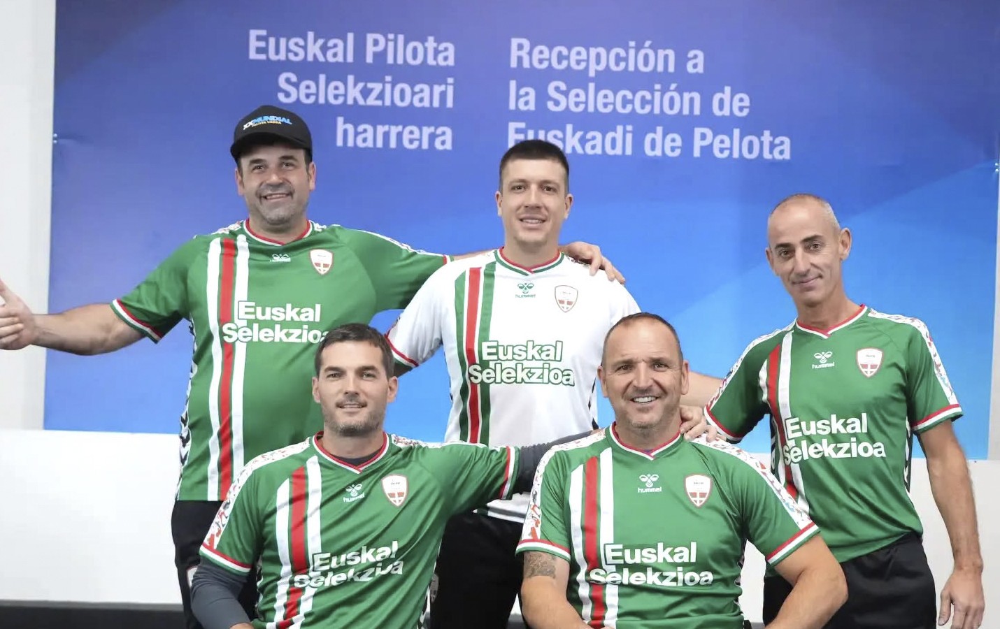 Beñat Lizaso Muxikari eta euskal selekzioko kideei harrera egin diete Argentinan