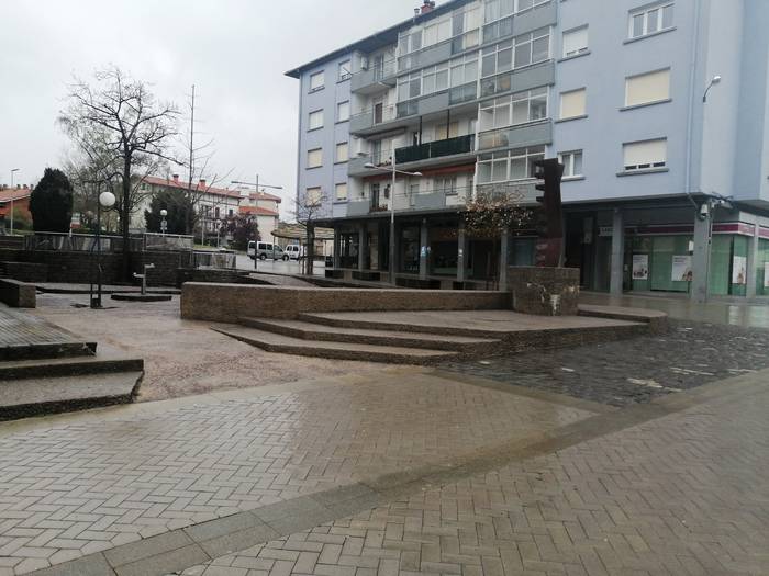Birus ezezagun eta ikusezin batek etxean konfinatu gintuen martxoan