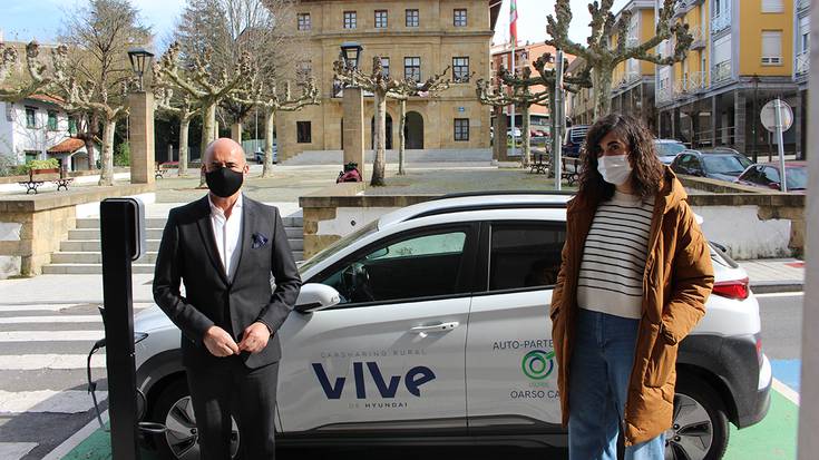 Auto elektriko bat, usurbildarren zerbitzura