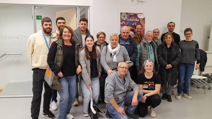 Bertso tailerraren ondotik, Korrikarako girotzea igandean Santuenean