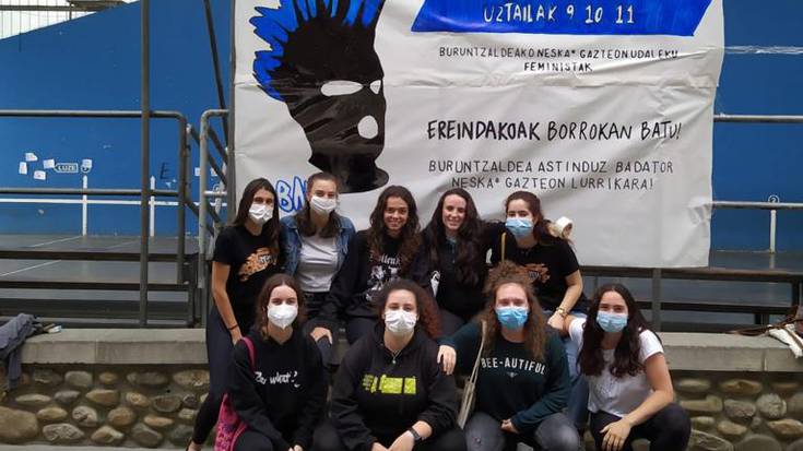 Kafe Tertulia: “Mugimenduan gaude, lurrikara gara”