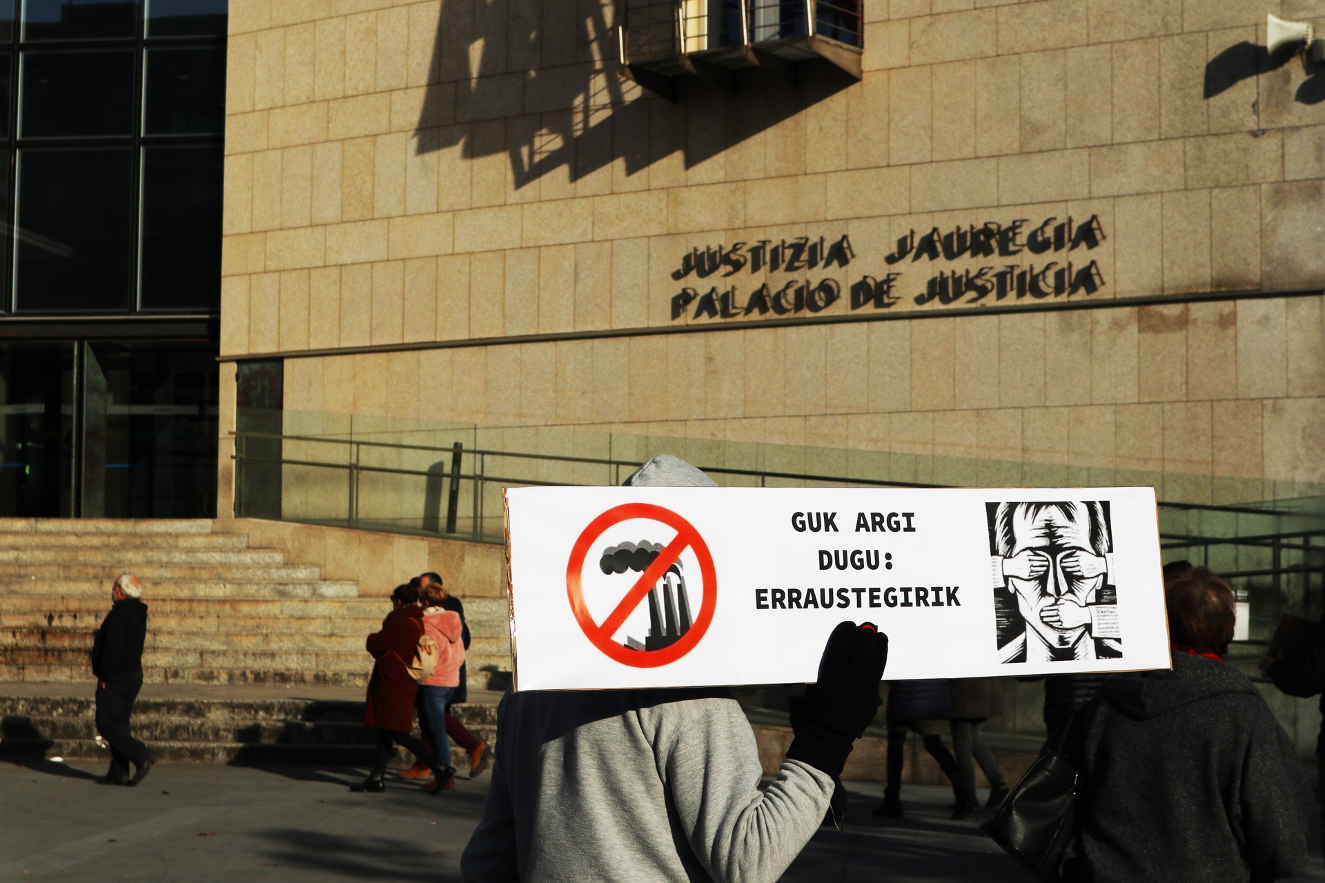 Zaldibarko zabortegiaz egia osoa eta Jaurlaritzako Ingurumen Saileko arduradunen berehalako dimisioa eskatu du Erraustegiaren Aurkako Mugimenduak