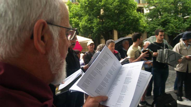 Kantu-liburuxka berriaren aurkezpena, NOAUA!ren Kulturaldiko kantu-bertso-afarian
