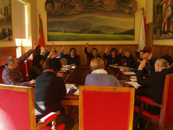 Hilerri berriko hilobi lote bat esleitzera doa Udala
