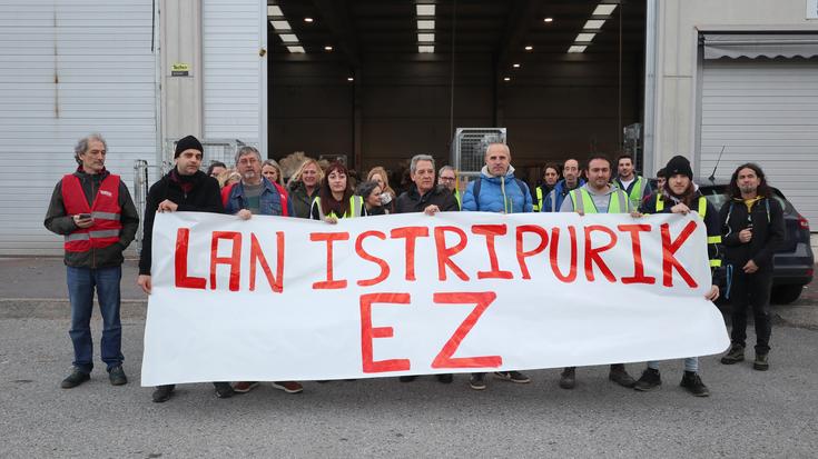 Pairatu dituzten lan-istripuen aurka mobilizatu dira Correos Express-eko langileak