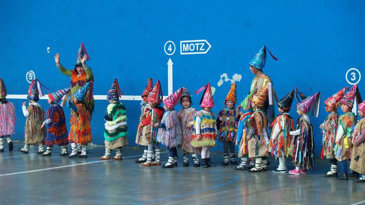Udarregi Ikastola, mozorro festa betean