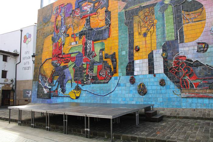 "Zumeta in memoriam" omenaldirako oholtza prest