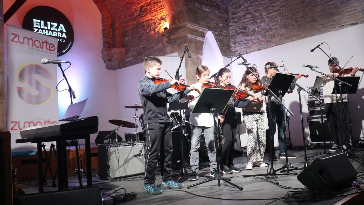 Zumarteko talde instrumentalen kontzertua gaur Aginagan