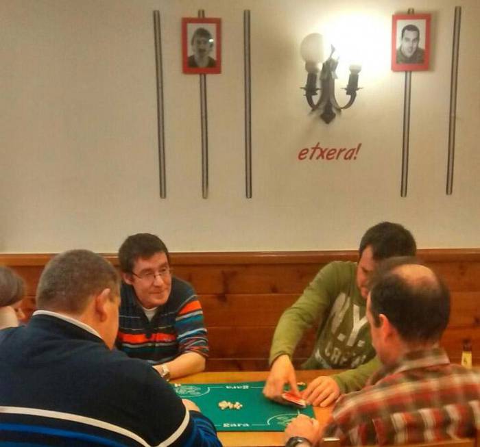 Usurbildik 2 bikote, EH-ko 8. Mus Txapelketako finalaurrekoetara
