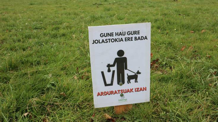 Jolastokia txakur kakez josia