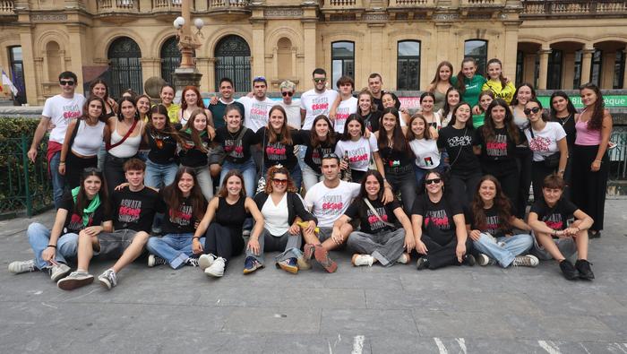 Ernaik Donostian deitutako mobilizazioarekin bat egin dute Usurbilgo gazteek
