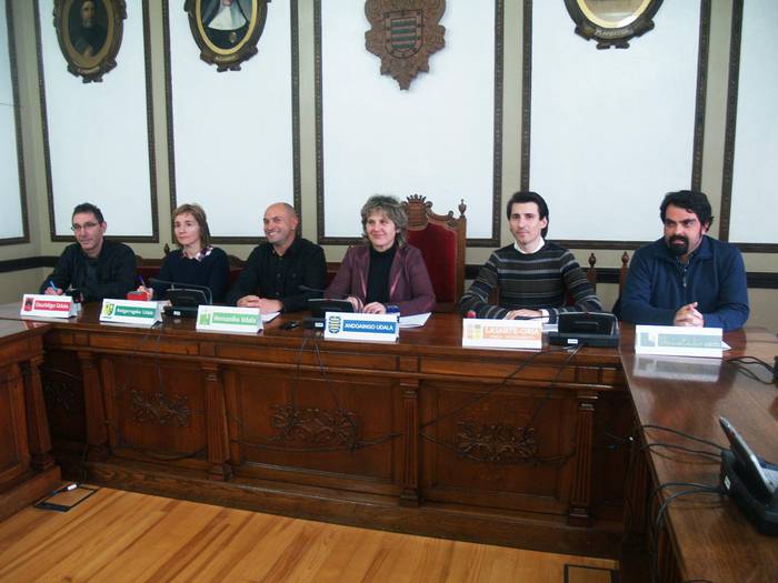 Eskualdea garatzeko lankidetza hitzarmenak onura handiak ekarriko ditu EHBilduren ustez