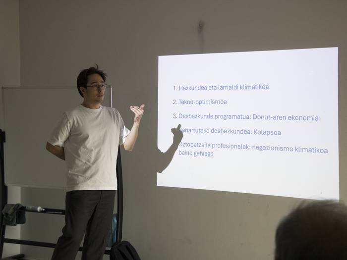 Desazkundea hizpide izan dute gaur Potxoenean