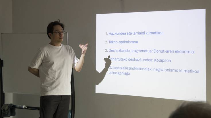 Desazkundea hizpide izan dute gaur Potxoenean