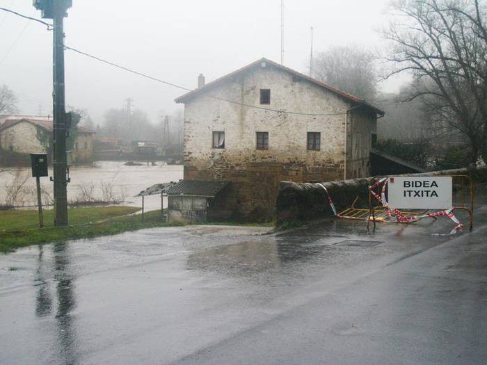 Troia eta Zubietako Aliri zubi arteko bidea itxiko dute, lanengatik