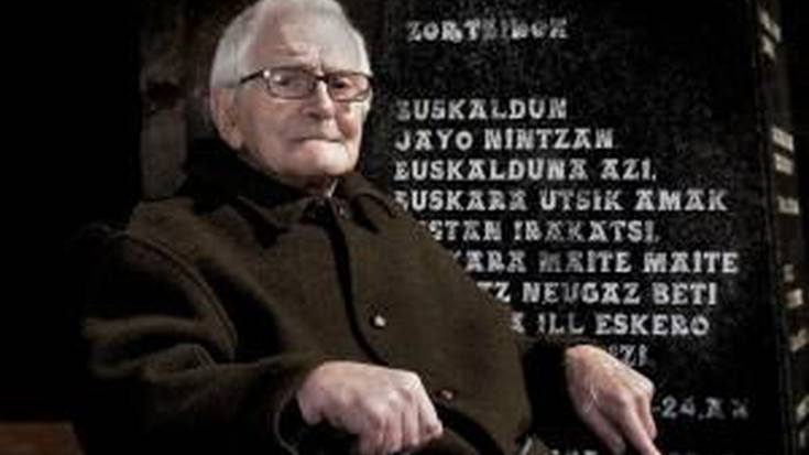 Bittor Kapanagaren liburu aurkezpena ostiralean, Gontzal Mendibilek girotua
