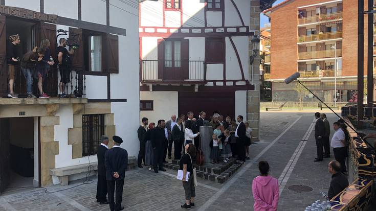 Rikardo Arregiri buruzko "Zutik" film proiekzioa eta solasaldia igandean