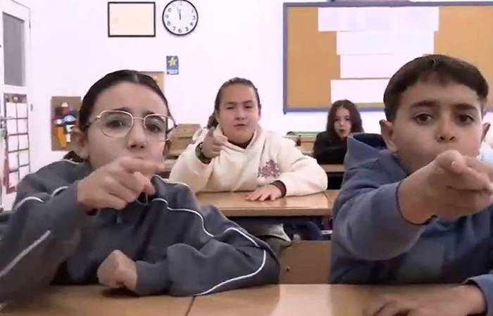 Bullyngaren kontrako himnoa