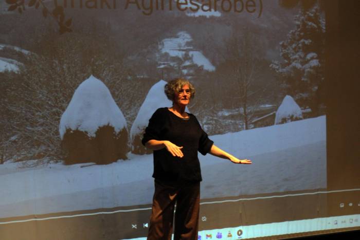 Kontakizunak girotu du Iñaki Agirresaroberen irudien proiekzioa