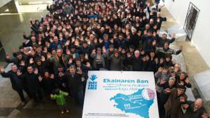700 usurbildarretik gora bilduko dira, Gure Esku Dagok antolaturiko giza-katean