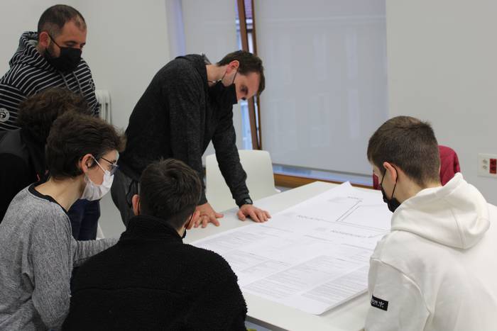 Herriko kirol eskaintzaz eta instalakuntzei buruz hausnartzen eta proposatzen aritu dira