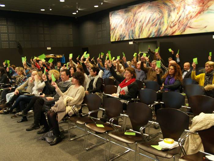 "Hitzartu" eskuhartze prozesua diruz laguntzeko deia