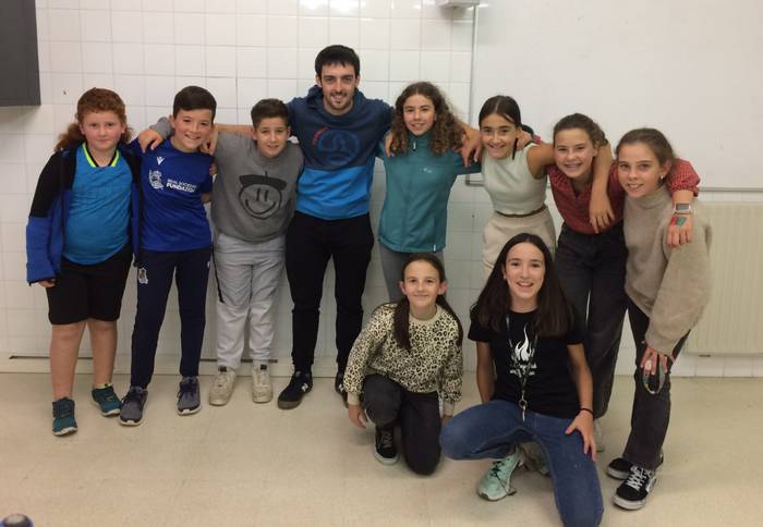 Gaztetxoen bertso-eskola martxan da