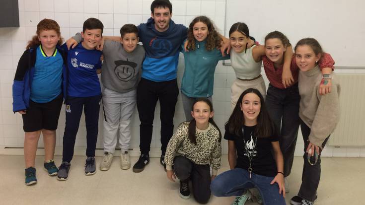 Gaztetxoen bertso-eskola martxan da