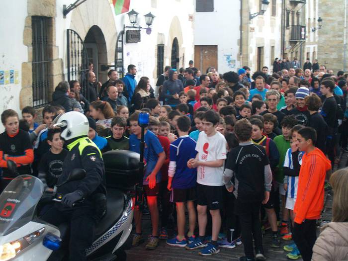 17:00etan abiatuko da frontoitik, 6. Hurbilago San Silvestre Herri Lasterketa