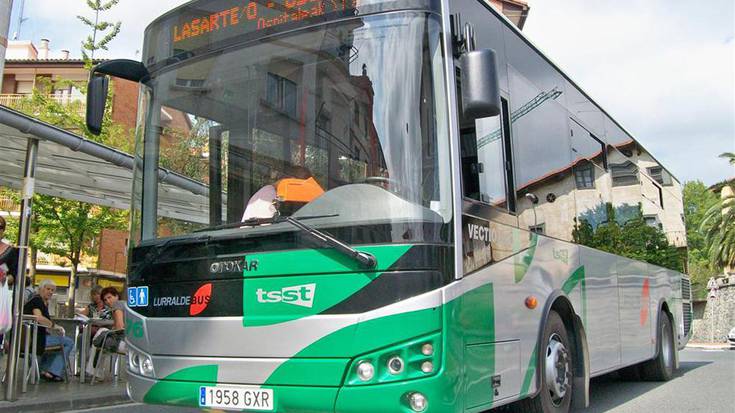 Foru Aldundiak Lurraldebuseko bi zerbitzu murriztuko ditu