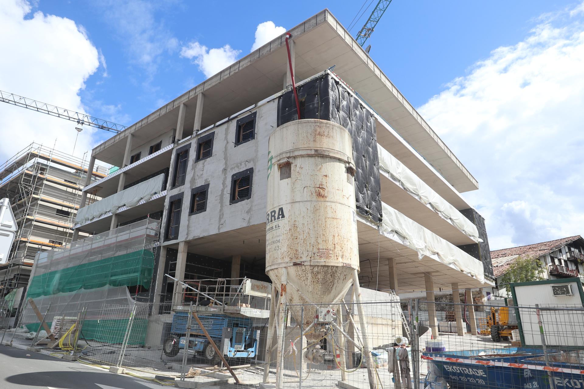 Herri egitasmoetara bideraturiko hiru erabaki