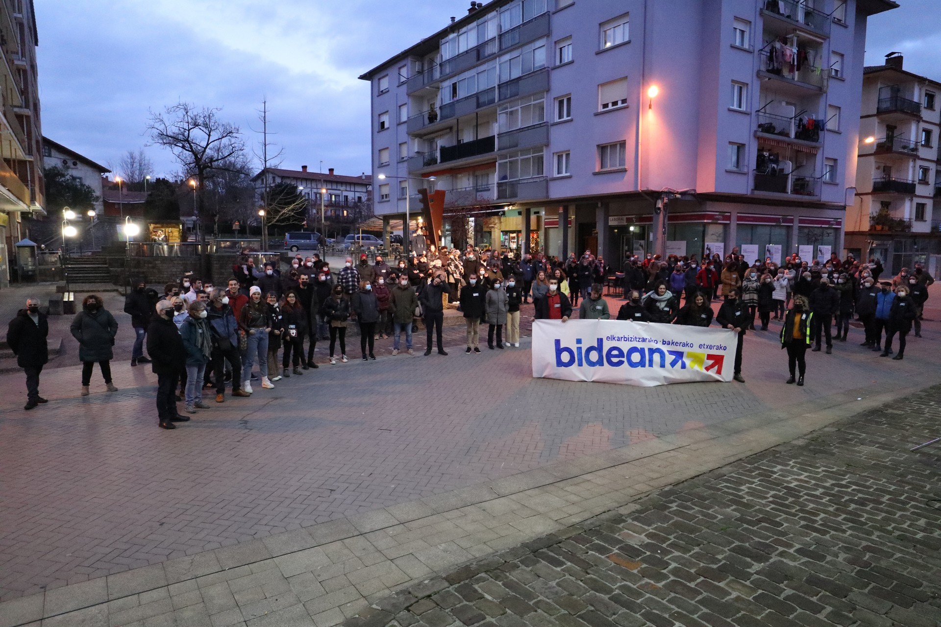 Sareren Bilboko manifestaziora joateko autobus zerbitzuan aurrez izen emateko azken txanpa