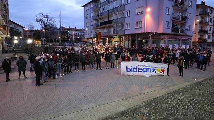 Sareren Bilboko manifestaziora joateko autobus zerbitzuan aurrez izen emateko azken txanpa