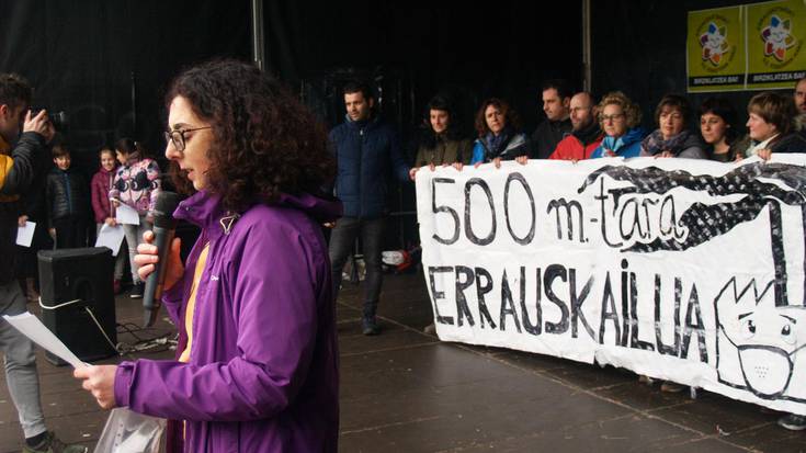 Landaberri Ikastolako ikasleak: "Agintariei esan ez jolasteko gure osasunarekin eta ingurunearekin!"