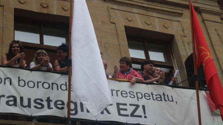 "Arindu burua eta aurten inoiz baino gehiago, argitu bihotza!"
