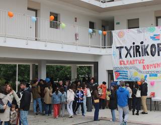 Betetako bi urteak komunitatean ospatu ditu Txirikordak
