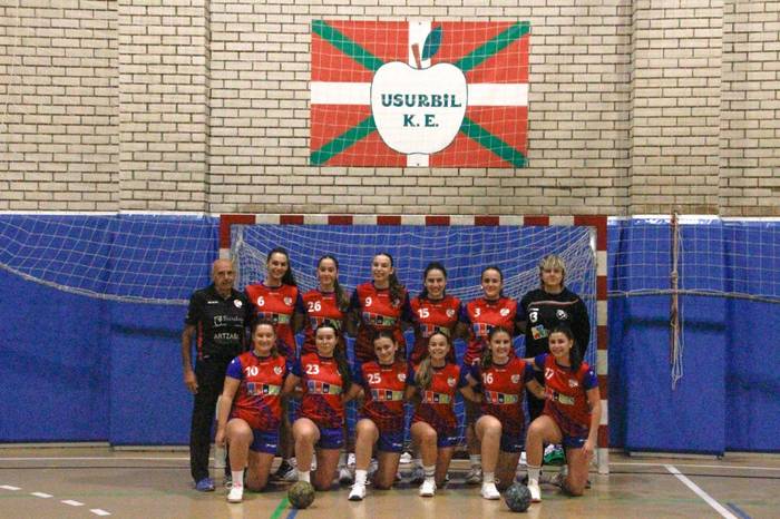 Usurbil Kirol Elkarteko senior neskek bi partida erabakior dituzte maila mantentzeko