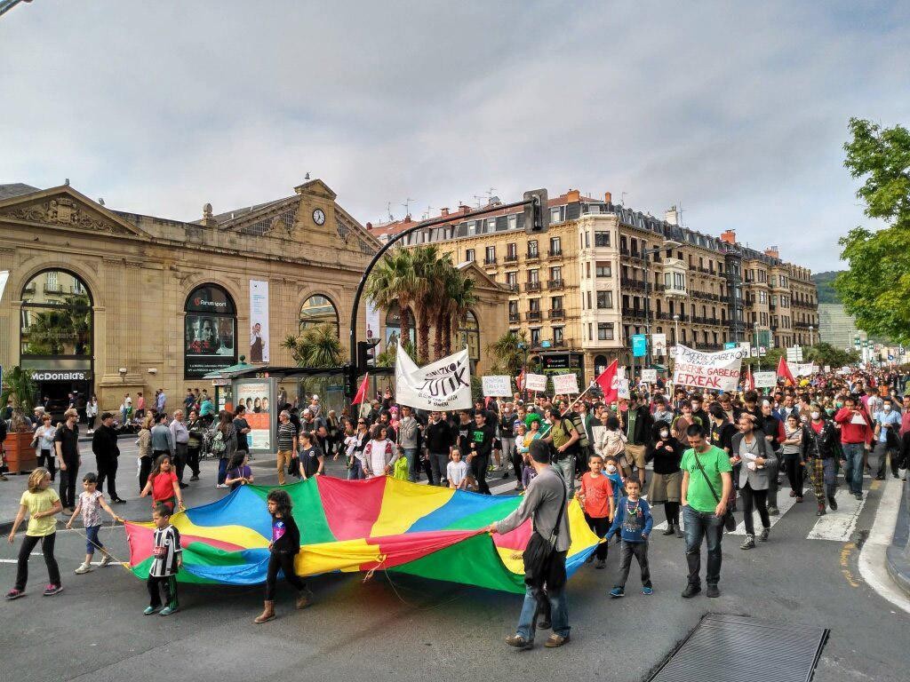 2.000 lagun, Gipuzkoa Zutik-ek deituriko manifestazioan