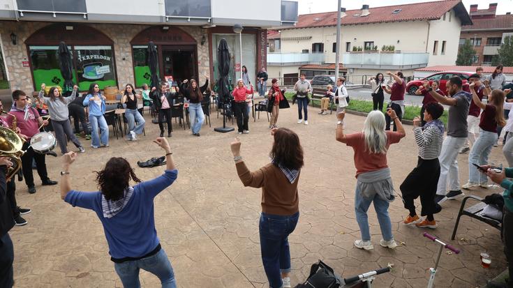 Nola ez, dantza batean ospatu du Orbeldik bere 10. urtemuga