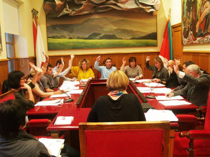 Igoerarik ez, udalbatzak hasieraz onartu dituen 2016ko zerga ordenantzetan